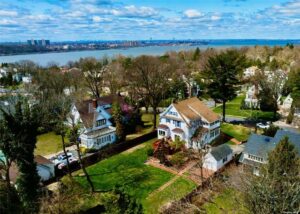 douglaston real estate