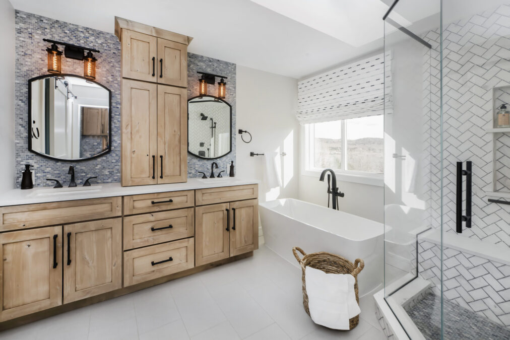 modern farmhouse bathroom